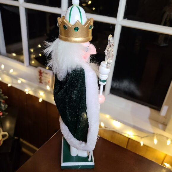 Green Christmas Nutcracker Soldier Wooden Xmas Holiday Mantel Decoration Statue - Picture 7 of 13